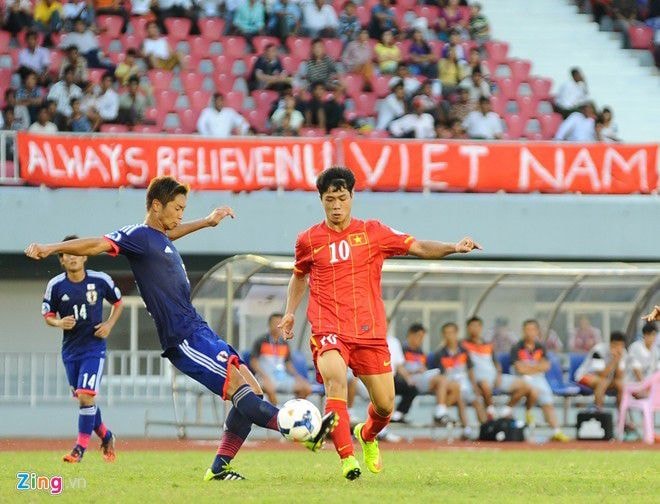Công Phượng (số 10) trong trận đấu với U19 Nhật Bản tại VCK U19 châu Á. Ảnh Internet