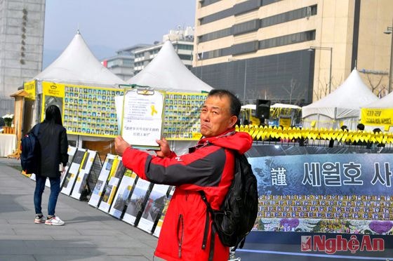 Gia đình các nạn nhân tiếp tục yêu cầu chính phủ chiến dịch trục vớt phà Sewol và chịu trách nhiệm trong vụ chình phà.