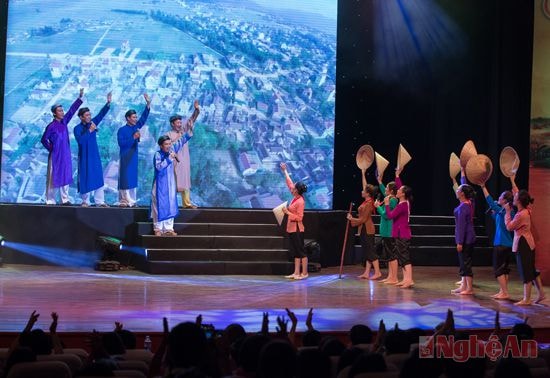 Duyên phường cấy thể hiện tài đối đáp thông minh, dí dỏm của những cô gái nơi đồng ruộng gửi đến các chàng trai trước khi lên kinh kỳ ứng thí.