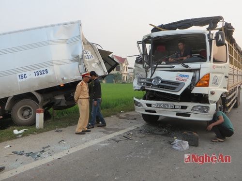 Một chiếc lao hẳn xuống ruộng