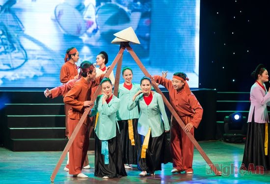 Tiết mục Tình quê nón lá