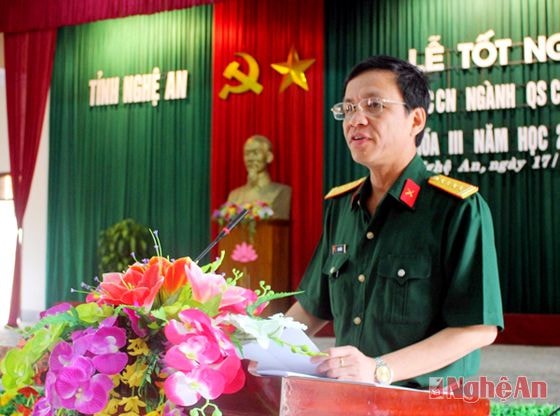 Đồng chí Đại tá, Hà Tân Tiến, Ủy viên BTV Tỉnh ủy, Chỉ huy trưởng Bộ CHQS Tỉnh Nghệ An phát biểu tại buổi Lễ