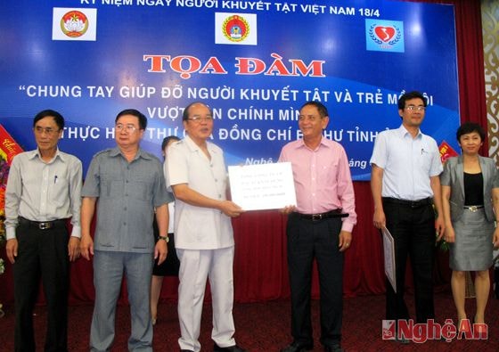 Ông Trần Quốc Việt – Chủ tịch Hội bảo trợ NKT – TMC huyện Thanh Chương chia sẻ về cách thức vận động quỹ hỗ trợ NKT – TMC