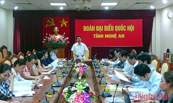 Đồng chí Nguyễn Hữu Lậm chủ trì cuộc họp