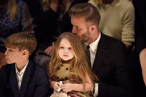 David Beckham không ngừng âu yếm con gái Harper 3 tuổi.