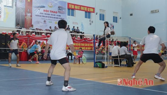 Các vận động viên tranh tài ở môn cầu lông