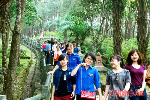 Đoàn du khách đến từ tỉnh Sơn La