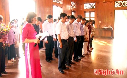 Dâng hương Chủ tịch Hồ Chí Minh tại Kim Liên - Nam Đàn