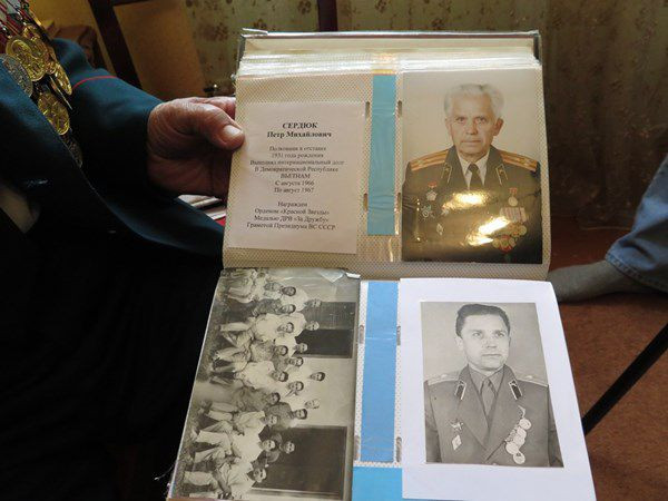 Trang ảnh lưu niệm trong cuốn album ảnh của CCB Serdiukov.