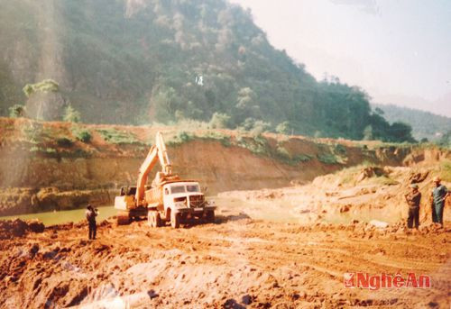 Công ty Cổ phần Kim loại màu Nghệ Tĩnh khai thác quặng thiếc tại xã Châu Thành (Quỳ Hợp).