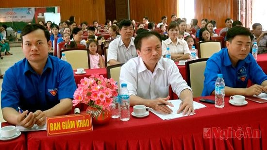 Ban giám khảo hội thi