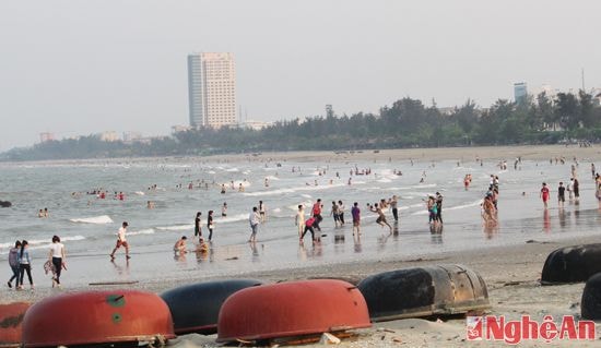 Bãi biển Cửa Lò, nhìn từ phía đảo Lan Châu