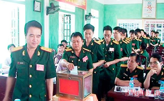 Các đại biểu bỏ phiếu bầu ban chấp hành nhiệm kỳ mới.