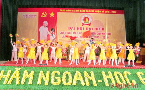 Văn nghệ chào mừng đại hội