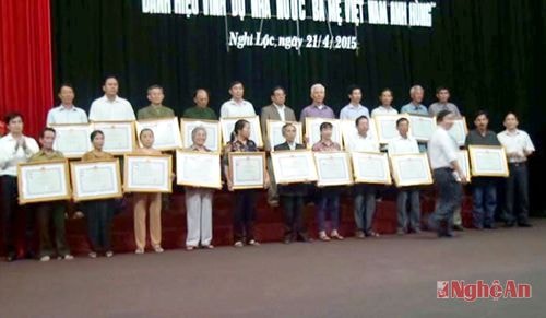 24 mẹ VNAH huyện Nghi Lộc cũng được truy tặng trong dịp này