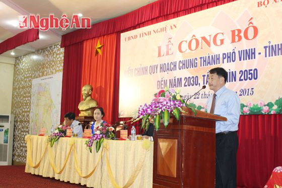 Ông Đàm Quang Tuấn - Phó Vụ trưởng Vụ Qui hoạch Kiến trúc và đô thị thuộc Bộ Xây dựng công bố Quyết định phê duyệt qui hoạch của Thủ tướng Chính phủ.