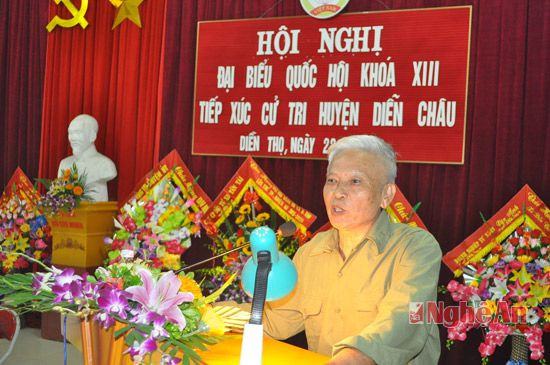 Cử tri đại diện nhân dân xã Diễn Lộc phát biểu