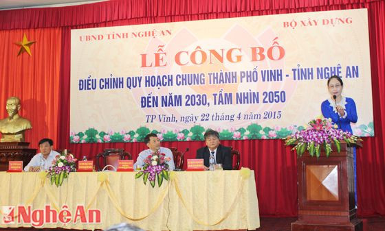 Đồng chí Đinh Thị Lệ Thanh - Phó Chủ tịch UBND tỉnh chủ trì buổi lễ công bố qui hoạch.