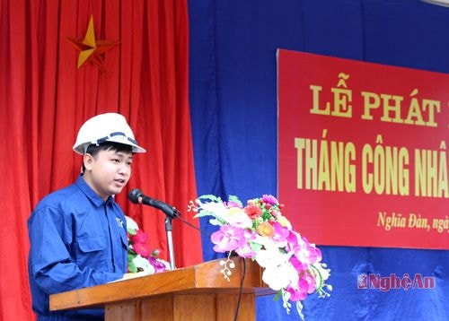  Đại diện công nhân lao động hưởng ứng Tháng công nhân 2015