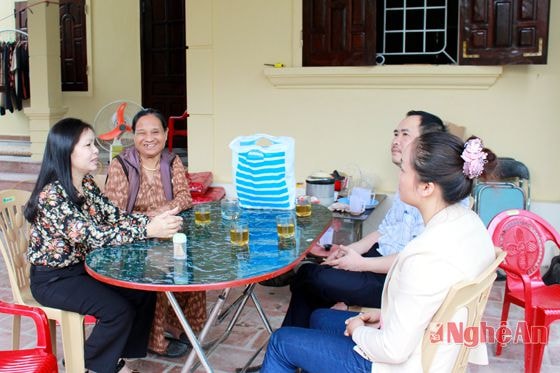 Thăm, tặng quà Mẹ Phạm Thị Ty
