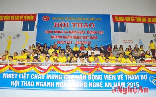  Đại biểu tham gia lễ khai mạc hội thao.