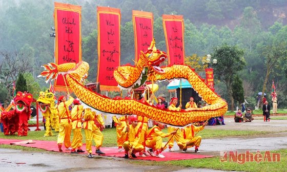 Lễ hội Đền Vua Mai 2015.  Ảnh: Bùi Văn Dũng