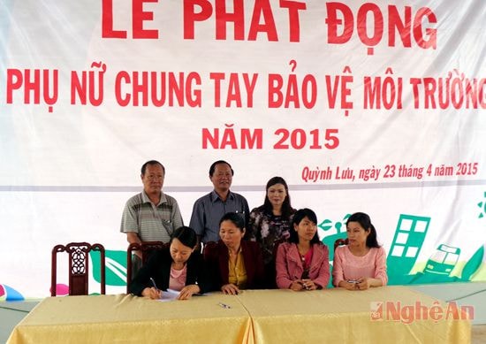 Lễ ký kết giao ước thi đua bảo vệ môi trường của các xã, thị trấn.