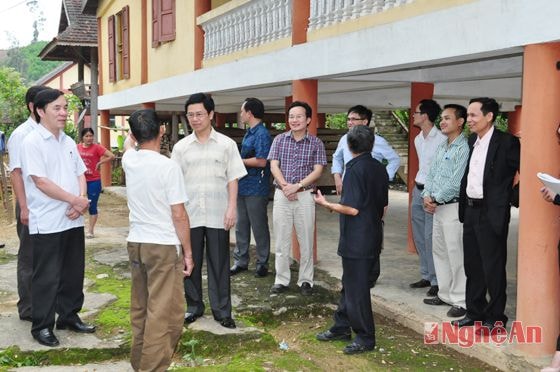 DĐoàn công tác củ HĐND tỉnh tìm hiểu đời sống của người dân tại bản Piêng Cu 2, xã Tiền Phong