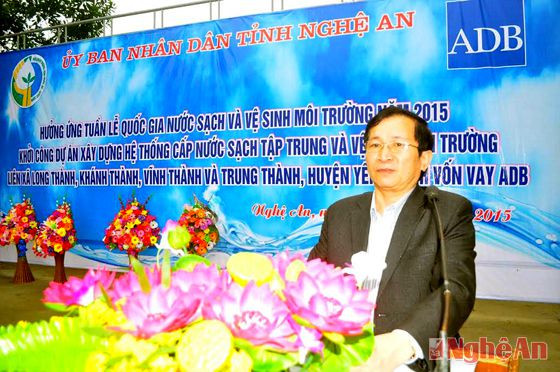 Đồng chí Đinh Viết Hồng – Phó chủ tịch UBND tỉnh phát biểu tại lễ ra quân
