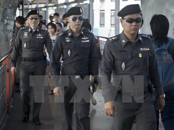 Binh sỹ Thái Lan đi tuần tại Đài kỷ niệm Chiến thắng ở Bangkok ngày 8/6. (Nguồn: AFP/TTXVN)