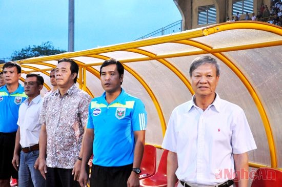 HLV Lê Thụy Hải (phải ảnh)