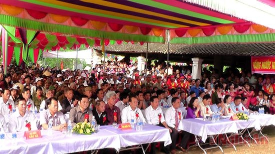 Đông đảo đại biểu và bà con nhân dân xã Mỹ Thành về dự lễ.