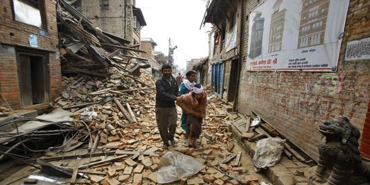 Quang cảnh sau vụ động đất tại Bhaktapur hôm 26/4. Ảnh: AP