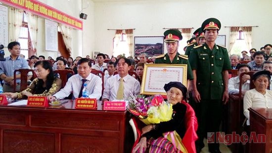 Mẹ Vi Thị Quý về đón nhận danh hiệu Bà mẹ VNAH