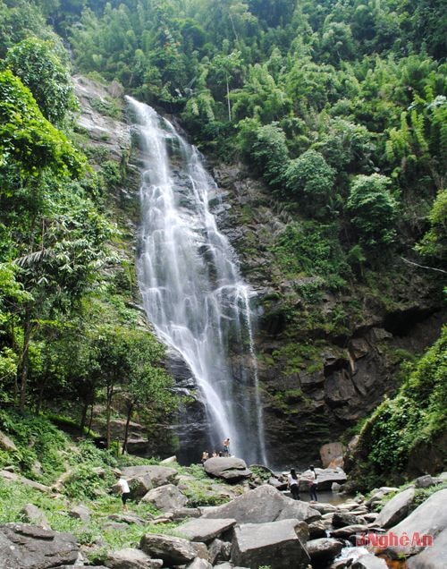 Thác Khe Kèm (Con Cuông). Ảnh: Hồ Phương
