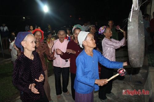 Rộn ràng chiêng hội của đồng bào Thái.Ảnh: H.P