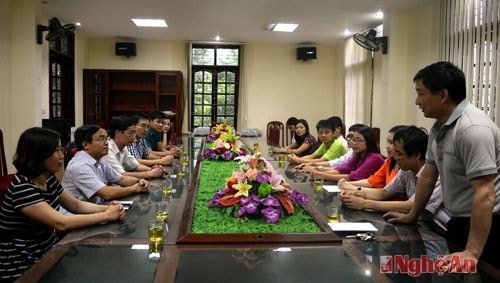 Đại diện BGH nhà trường thông báo vòng loại của các đội tuyển