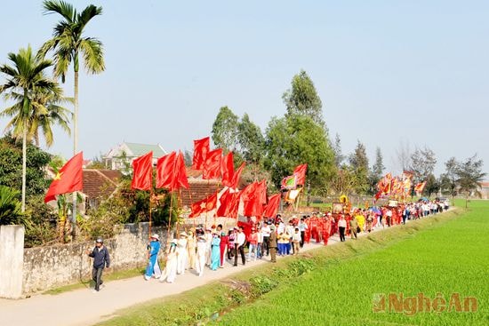 Lễ rước tại lễ hội họ Hồ - Quỳnh Đôi.