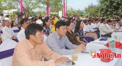 Đông đảo du khách và người dân đã đến với Lễ hội