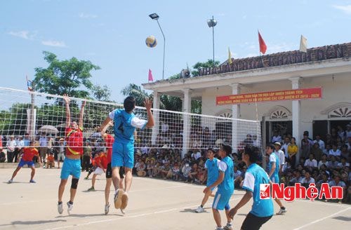 Trận chung kết bóng chuyền nam Lễ hội Đền Cửa và Mộ tướng Ninh vệ năm 2015.