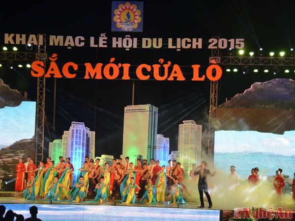 Chương trình văn nghệ chào mừng lễ hội du lịch Cửa Lò 2015.