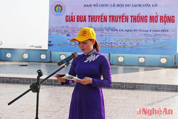 Đồng chí Nguyễn Thị Dung phát biểu khai mạc.