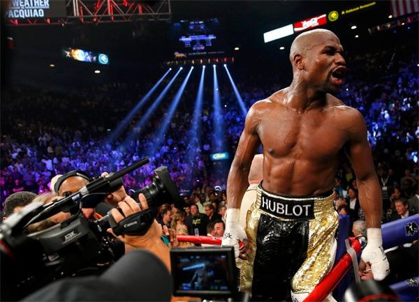 Mayweather đã phát huy tốt sở trường phòng ngự phản công trận này. Ảnh: Reuters.