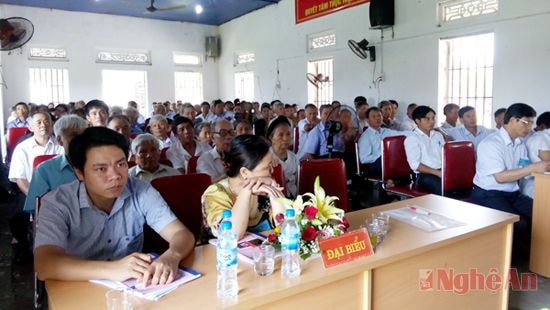 Các đại biểu, đảng viên tham dự đại hội