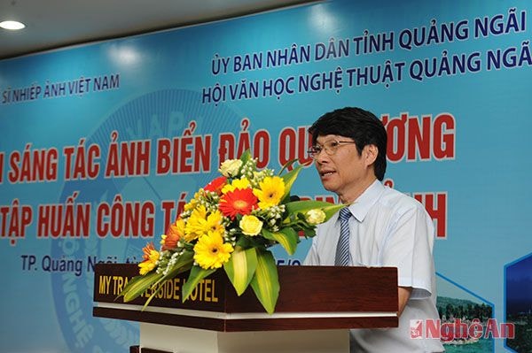 Nghệ sỹ nhiếp ảnh Vũ Khánh - Chủ tịch Hội NSNA Việt Nam phát biểu khai mạc.