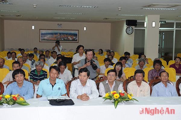 Các đại biểu dự lễ khai mac