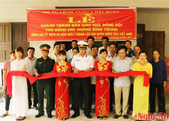 Kỷ niệm 60 năm truyền thống bộ đội Hải quân Việt Nam, Vùng 2 Hải quân ccòn tặng nhà tình nghĩa cho 4 gia đình khác