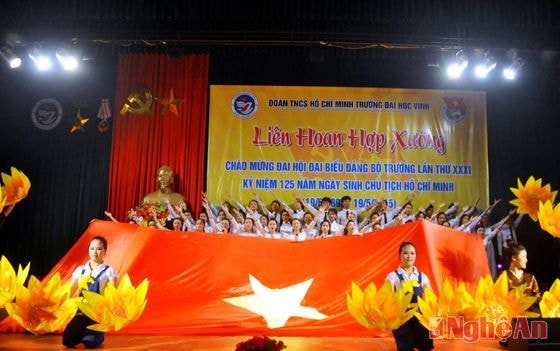 Hát dưới lá cờ Đảng quang Vinh