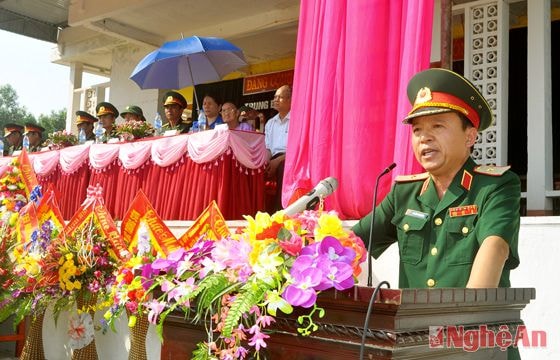 Thiếu tướng Nguyễn Chí Hướng – ủy viên BCH Đảng ủy Phó tư lệnh Quân khu 4 phát biểu tại buổi lễ.