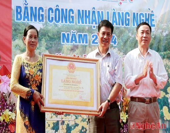 Trao bằng công nhận làng nghề